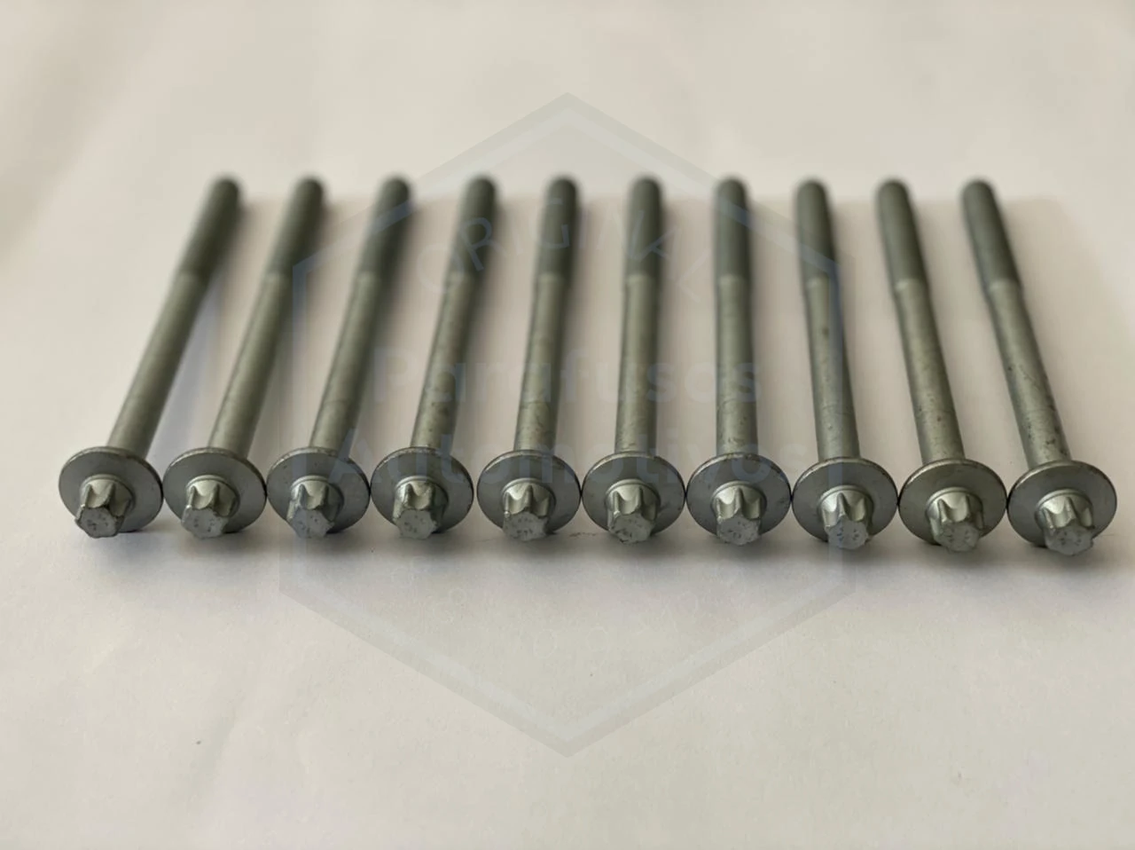 93304811M 10 - 1,25 X 136,50 Cabeça tipo TORX Flangeado Cabeçote GM